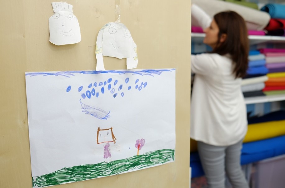 アトリエに貼った子どもの絵の画像